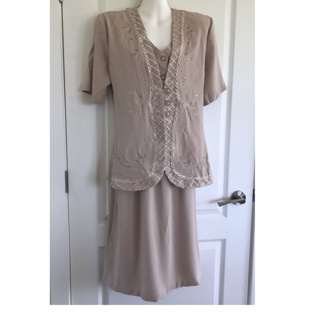 Elegant Beige Women’s Skirt Set with Embroidered Jacket